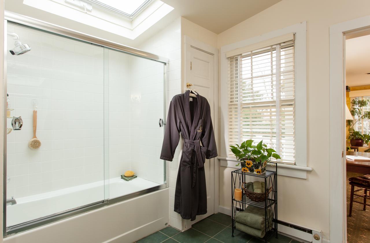 A Butlers Manor Bed and Breakfast Southampton Buitenkant foto