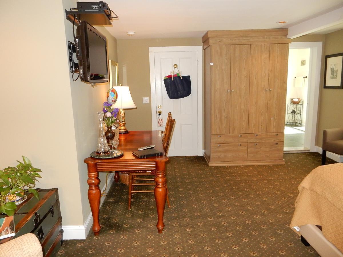 A Butlers Manor Bed and Breakfast Southampton Buitenkant foto